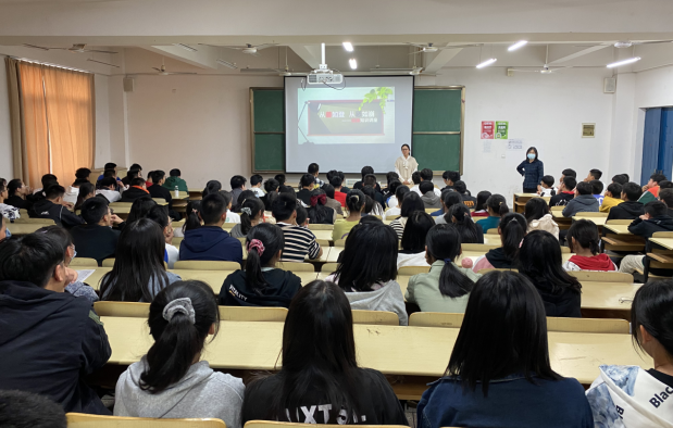 基础教学部举办“从善如登，从恶如崩”讲座