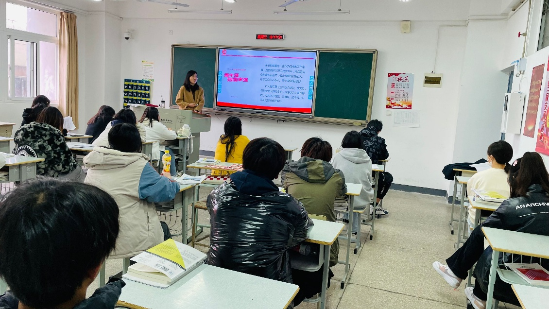 党员联系学生班级  助力学生成长成才