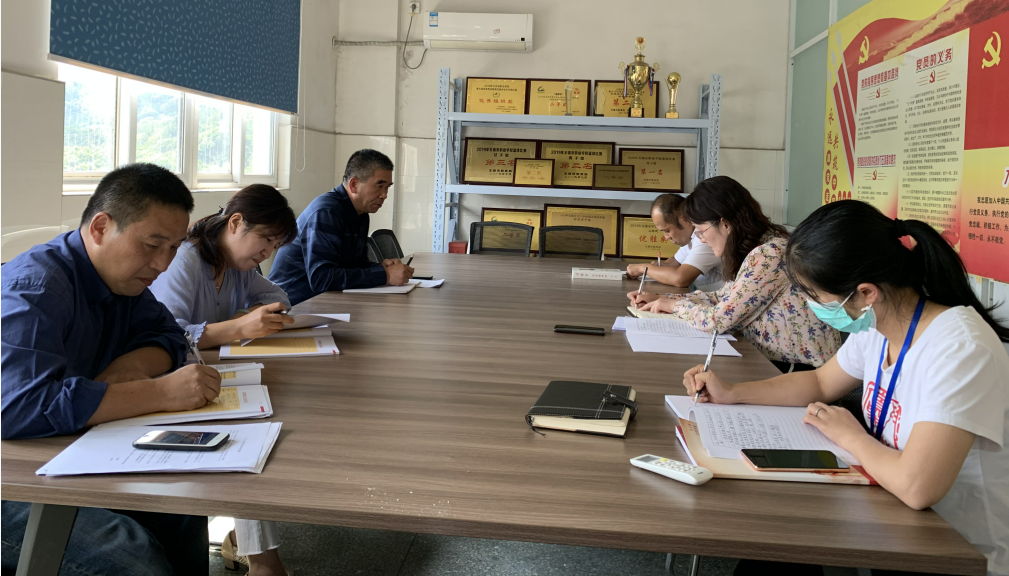 基础教学部党总支召开意识形态专题研讨会