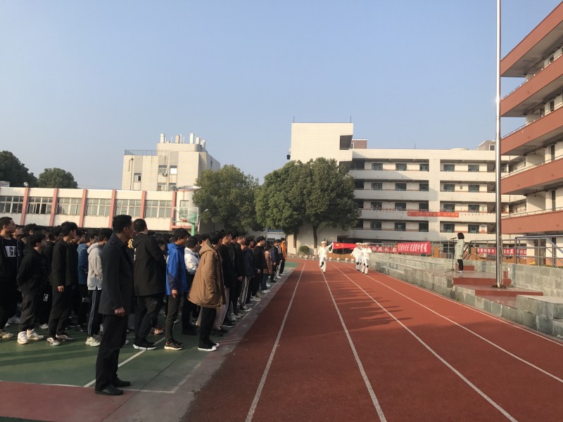   机械工程学院举行新学期首次升旗仪式