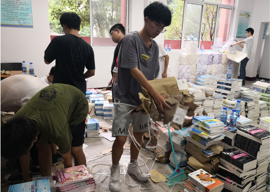 信息管理学院新学期教材发放准备工作有序进行